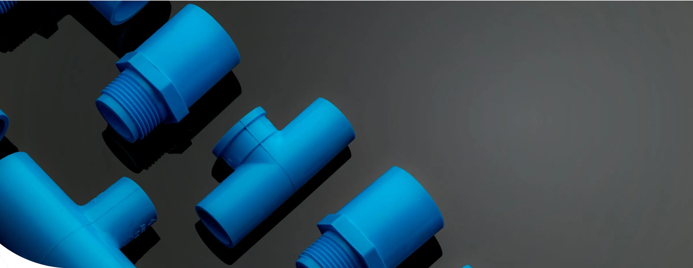 Raccords filetés en PVC bleus